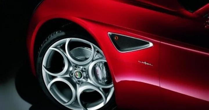 Alfa Romeo 8C Competizione: nuove immagini degli interni