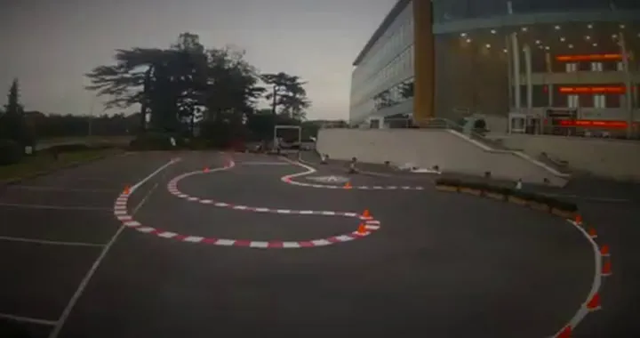 Marc Marquez guida una honda telecomandata