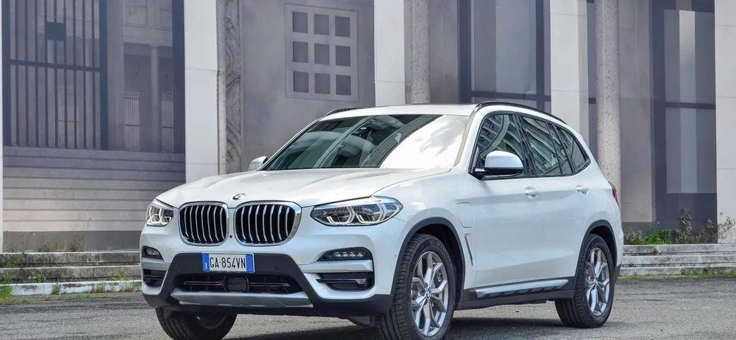 BMW X3 30e: la prova su strada