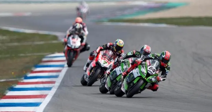 Superbike 2015: Kawasaki, dominio verde. Rea in fuga