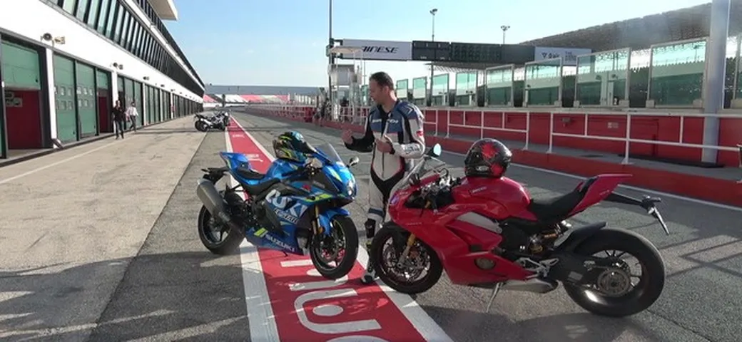Ducati V4S  Vs Suzuki GSX-R 1000R