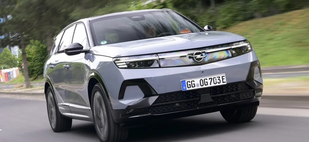 Opel Grandland Electric AWD, il prezzo del SUV a trazione integrale