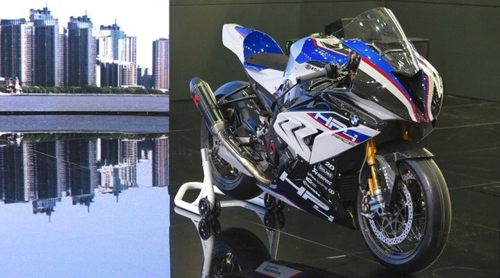 BMW HP4 Race al Salone di Shanghai 2017 Live