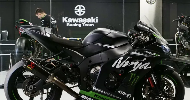 Jonathan Rea mette all'asta la sua Kawasaki ZX-10RR MY 2016 da allenamento