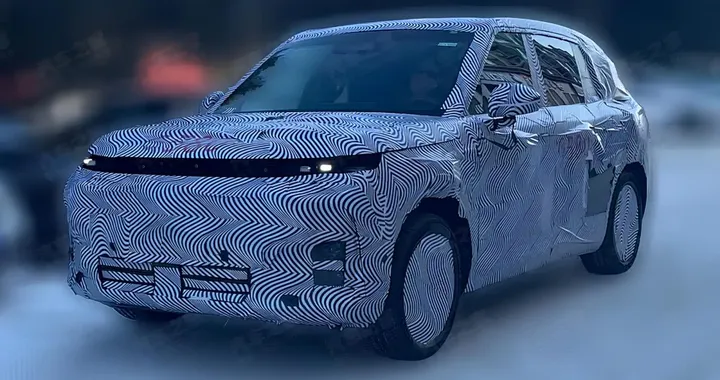 Xpeng G02, il SUV che si ispira alla Range Rover Sport