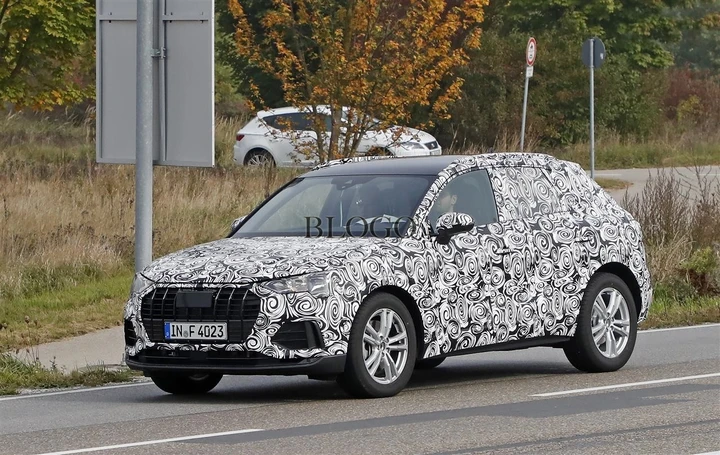 Audi Q3: nuove foto spia
