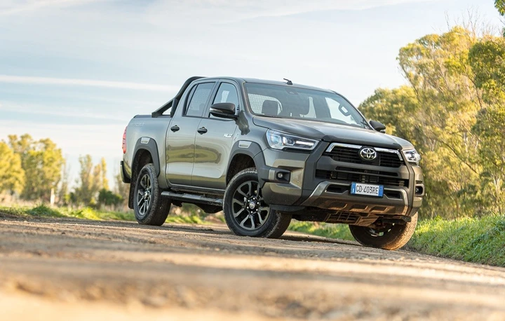 Toyota Hilux 2.8 Invincible: la prova su strada
