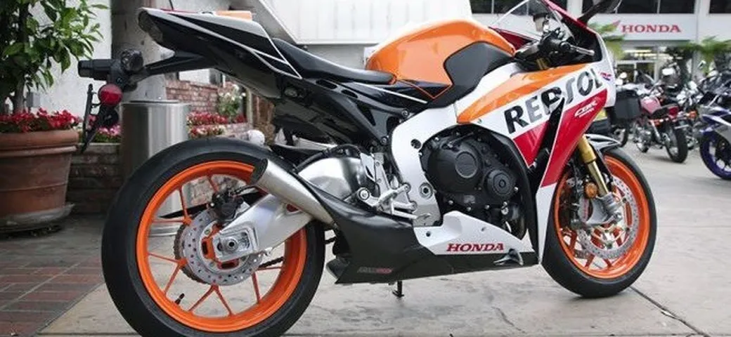Uno scarico modello RC213-V per CBR1000RR [Video]