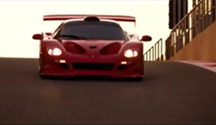 Ferrari F50 GT, una regina senza trono: eccola in pista [Video]