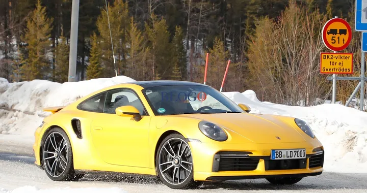 Porsche 911 (992) Turbo S: foto spia della versione definitiva