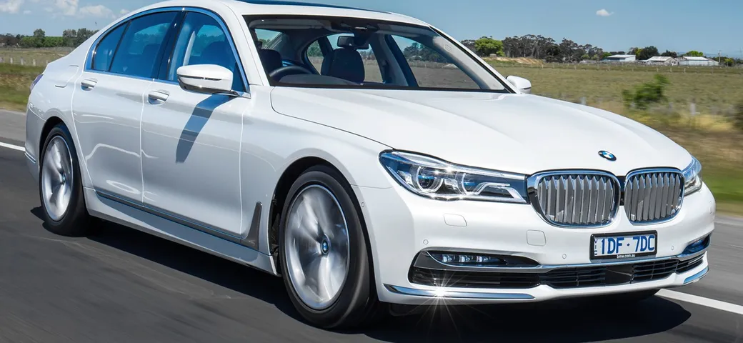 BMW 730i: l'ammiraglia col 4 cilindri