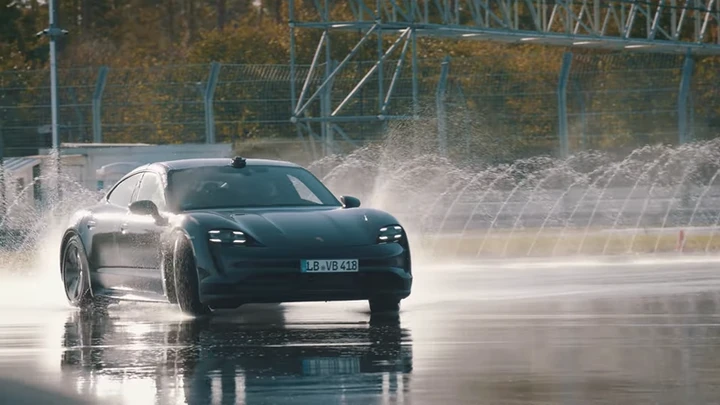 La Porsche Taycan e il drift da record