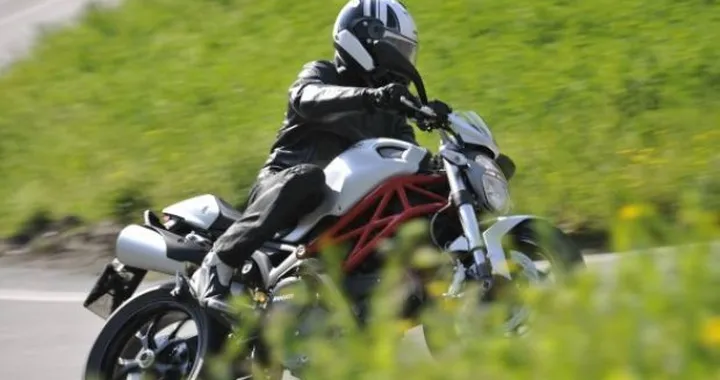 TEST: Ducati Monster 796