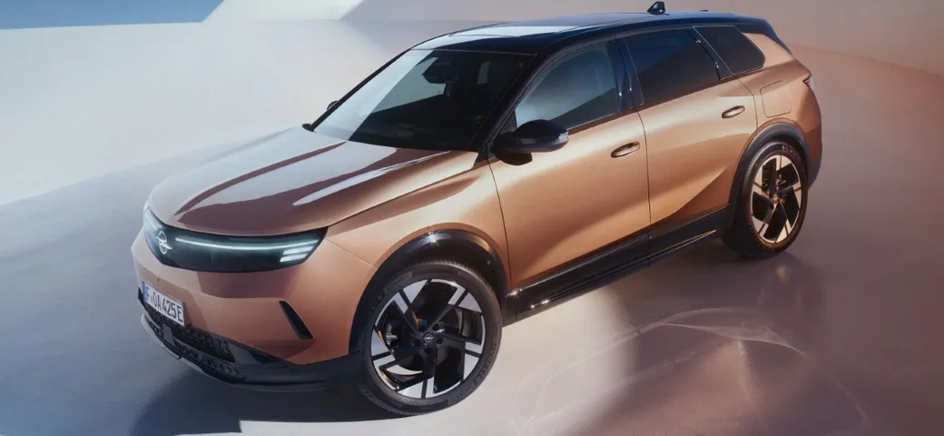 Opel Grandland: la seconda generazione è anche full electric con 700 km di autonomia [VIDEO]