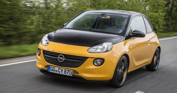 Opel Adam Black Jack: informazioni e prezzi