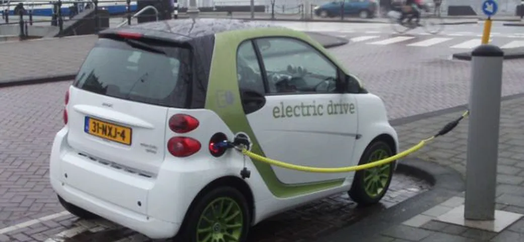 Amsterdam: con l'auto elettrica parcheggio gratuito