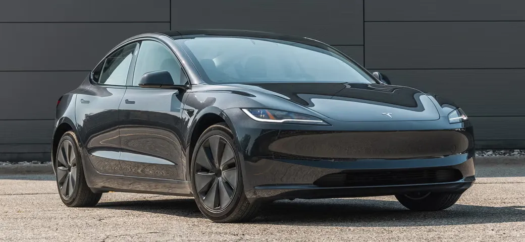 Perché la Tesla Model 3, e altre elettriche, consumano più rapidamente gli pneumatici