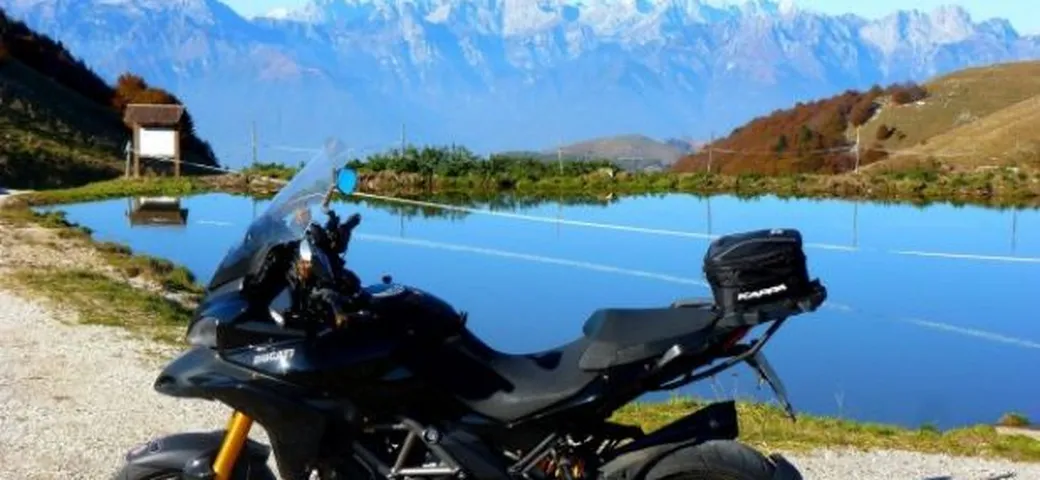 Foto del giorno: Multistrada sul Monte Cesen
