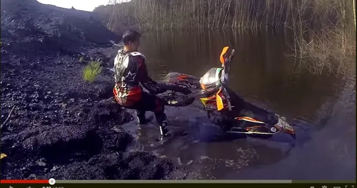 Video divertenti: il pazzo polacco e le sue cadute in enduro