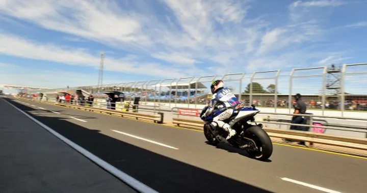 Phillip Island, i piloti MotoGP costretti a correre con… due moto. Problema sicurezza gomme!