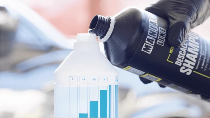 Con questo shampoo in offerta addio macchie d'acqua sulla carrozzeria