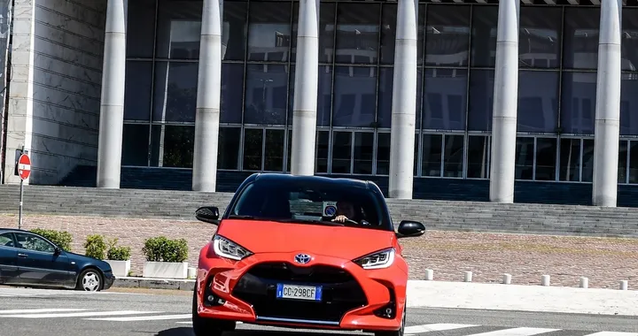 Toyota Yaris Hybrid: la prova su strada