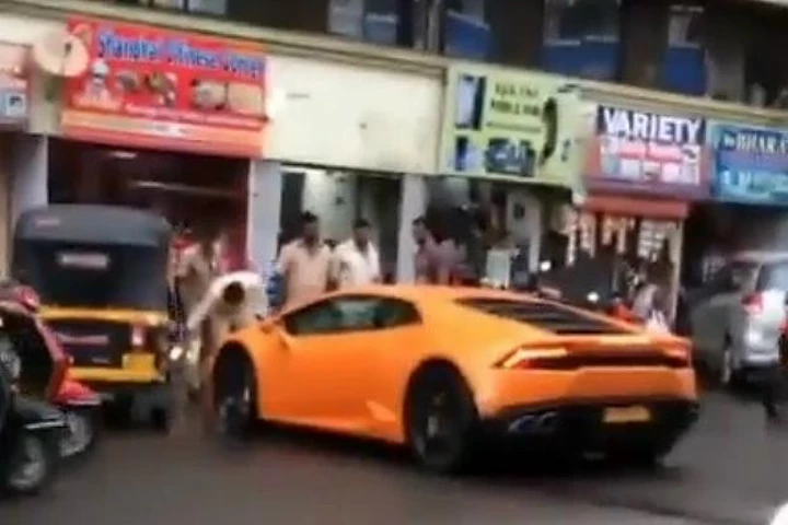 Lamborghini Huracán fa l'incidente col risciò [Video]