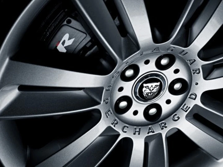 Jaguar: un prototipo di supercar a motore centrale a Ginevra 2010!