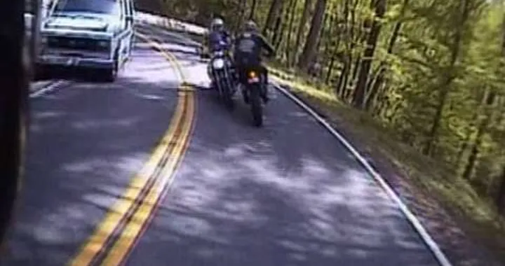 Incredible Roadbike Near Miss!