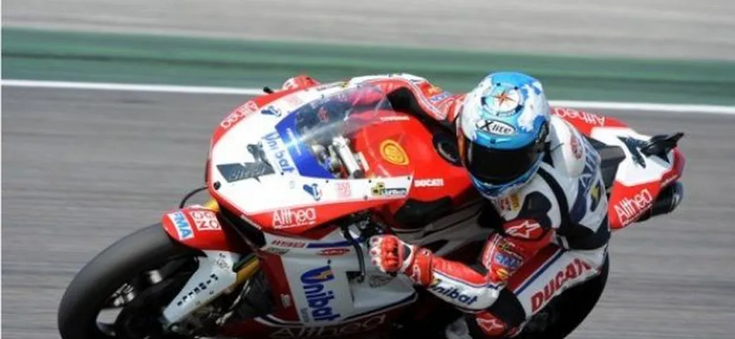 WSBK: Carlos Checa è il più veloce nelle seconde qualifiche al Nurburgring. Laverty e Haga seguono