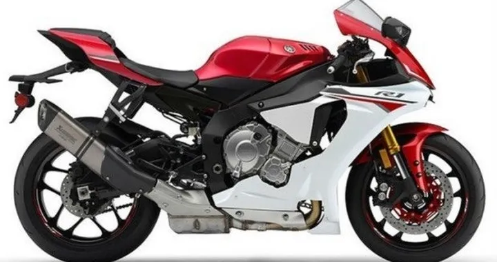 Yamaha YZF-R1 2015: scarico più lungo in Giappone