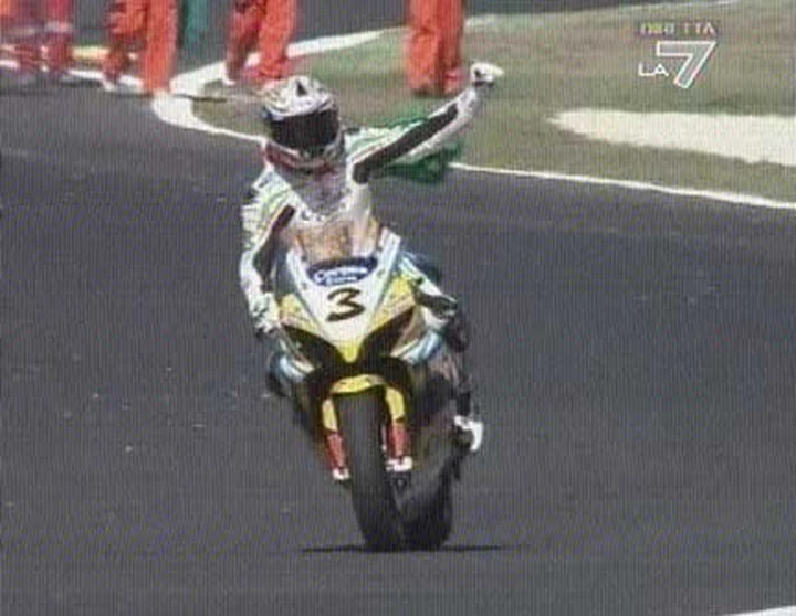 SBK a Vallelunga: Biaggi imperatore di Gara 1