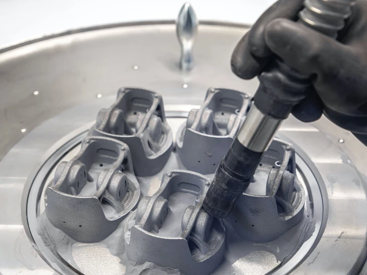 Porsche è la prima Casa a produrre pistoni in 3D