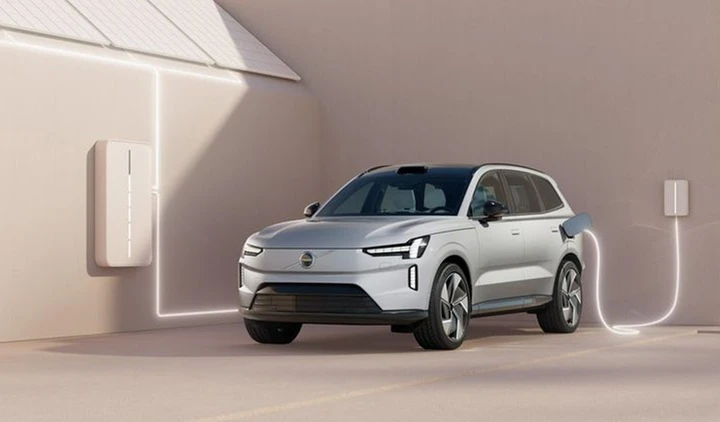 Volvo EX90, svelato il maxi-SUV elettrico 7 posti