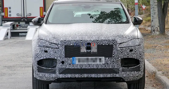 Jaguar F-Pace: prime foto spia della versione restyling