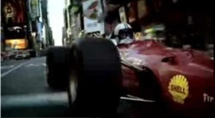 Spot Ferrari Shell: la formula 1 in città