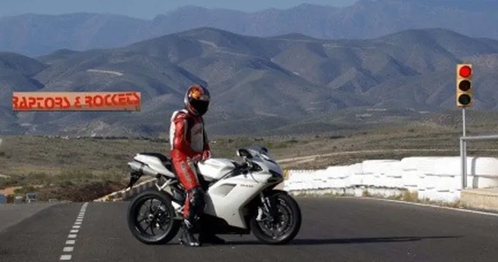 In sella alla Ducati 848