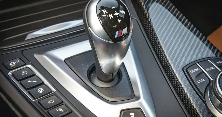Cambio automatico, l'olio è “a vita”? I meccanici avvertono: può costare migliaia di euro