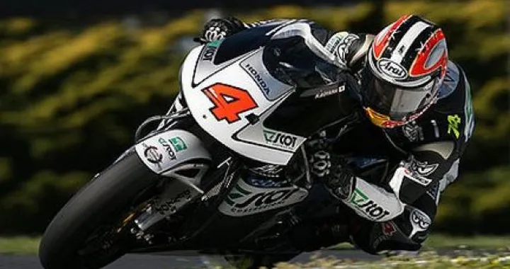 Aoyama in pole, Simoncelli solo ottavo. In 125 miglior tempo di Marquez