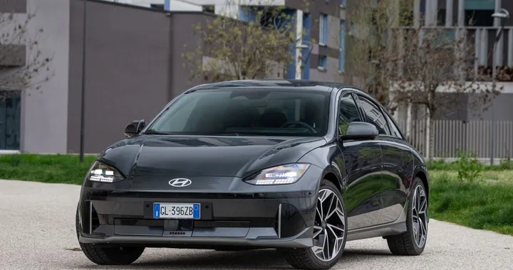 Hyundai IONIQ 6: la prova su strada della versione con batteria da 77,4 kWh Long Range