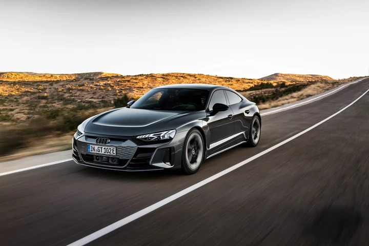Audi e-tron GT: dimensioni, motori, prestazioni, autonomia