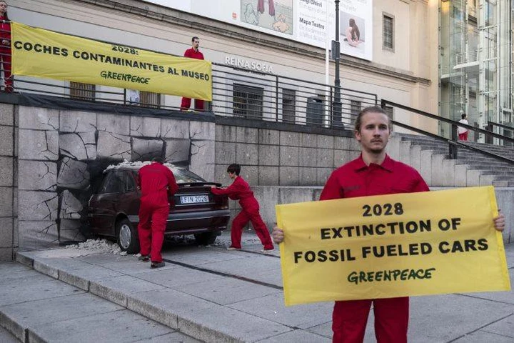 2028: Greenpeace chiede lo stop alla vendita di auto convenzionali entro dieci anni