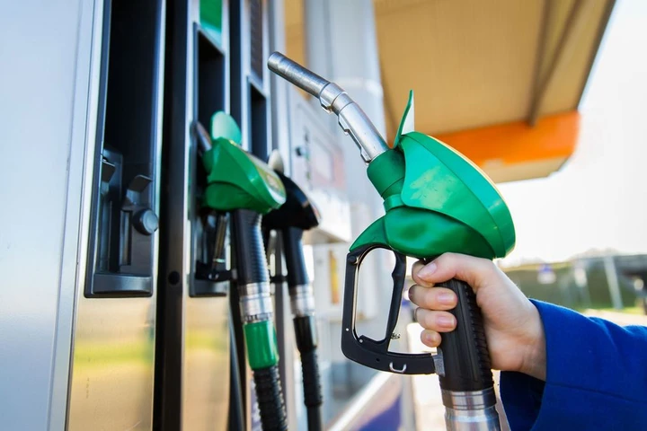 Prezzi carburanti alle stelle, Codacons denuncia speculazioni