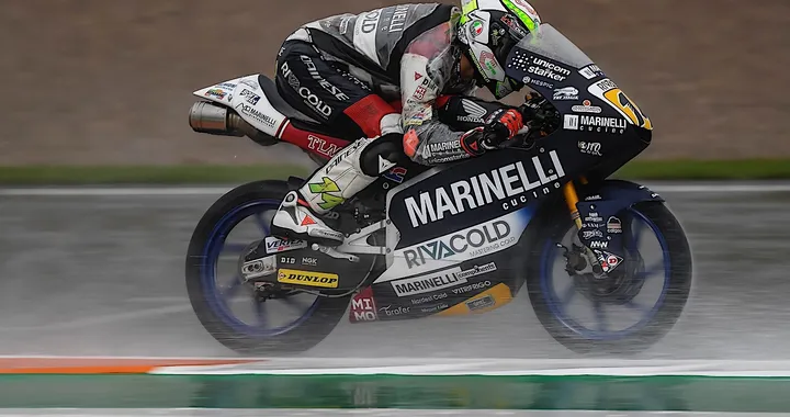 Moto3 “a chiazze”. Arbolino-show: e due!  6° il Bez. Tante cadute