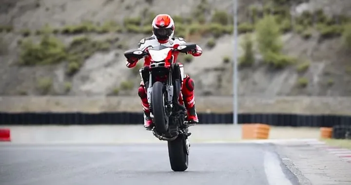 Ducati Hypermotard SP 2015: nuovo video ufficiale