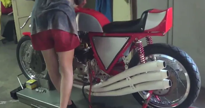 Honda VS Benelli: battaglia a "suon" di Sei Cilindri [Video]