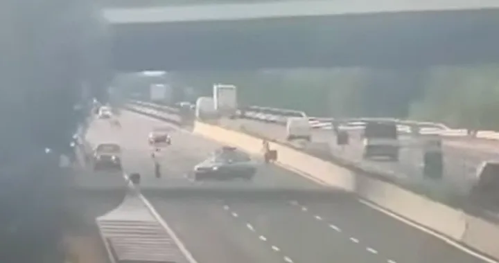 Auto della Polizia Stradale colpita a tutta velocità sulla A1 [Video]