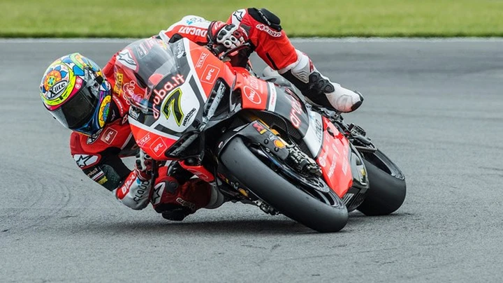 Superbike Magny-Cours 2016: Davies vince Gara-1
