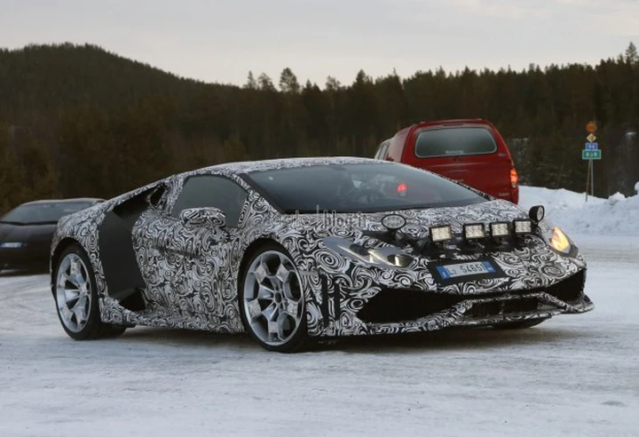Lamborghini V10: nuove foto spia sulla neve