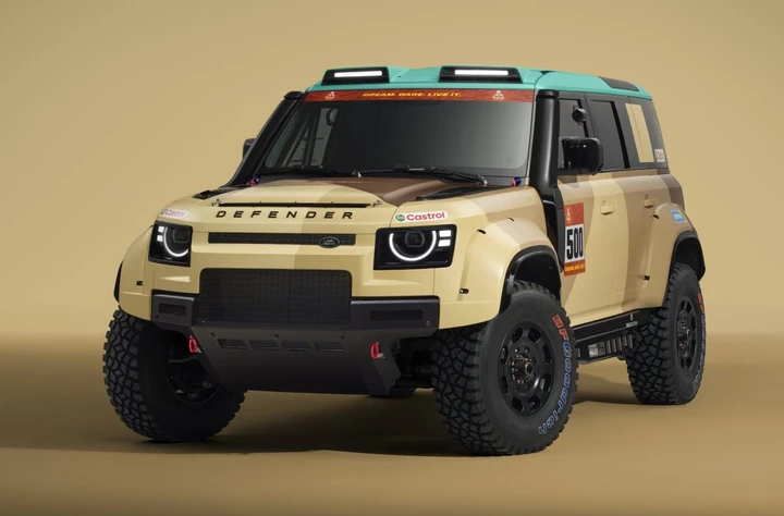 Land Rover svela il Defender per vincere la Dakar 2026